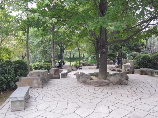 Yiwu Dutiful Son Temple Park